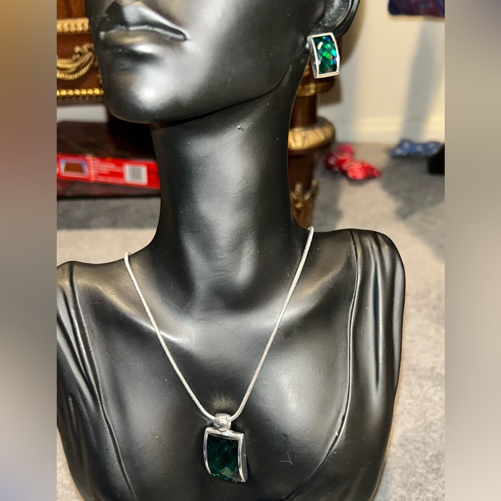 Elegant Green Pendant Necklace & Earrings Set